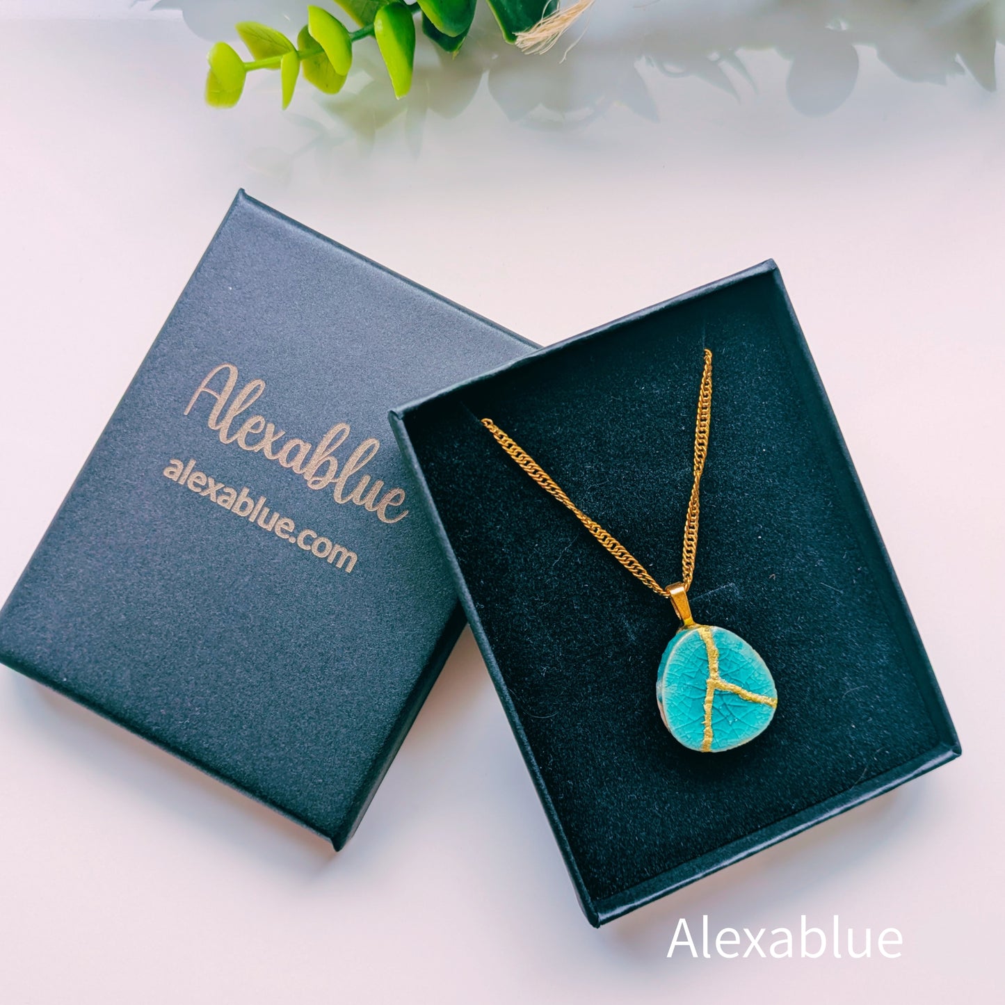 【金継ぎ】ブルー陶器とアクアマリンのネックレス / Blue Porcelain Kintsugi Necklace with Aquamarine