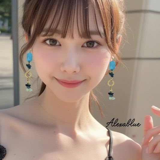 【夏を彩る】カイヤナイト＆フローライトの涼しげ天然石ピアス（ターコイズビーズ）大人カジュアル / 水着にも◎