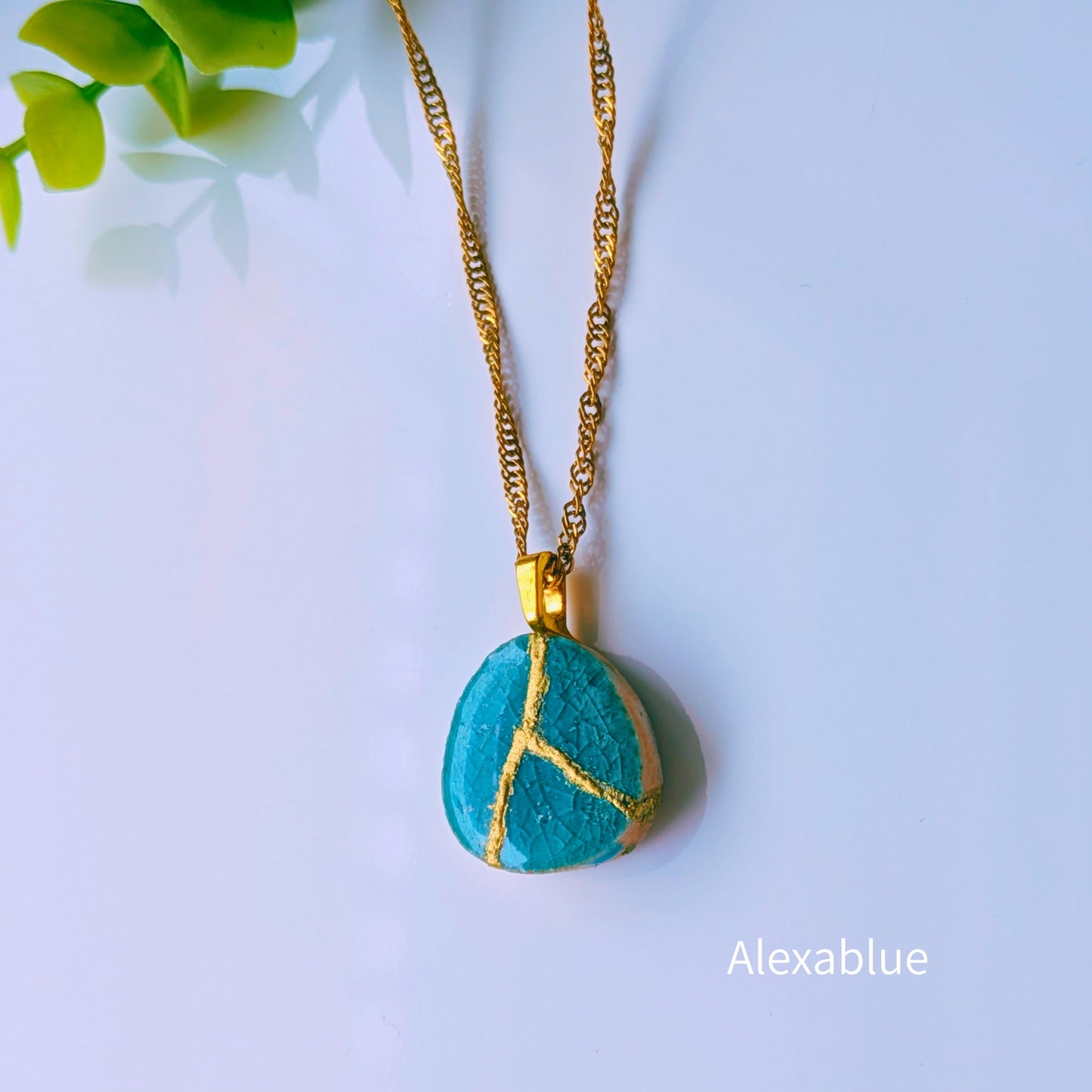 【金継ぎ】ブルー陶器とアクアマリンのネックレス / Blue Porcelain Kintsugi Necklace with Aquamarine