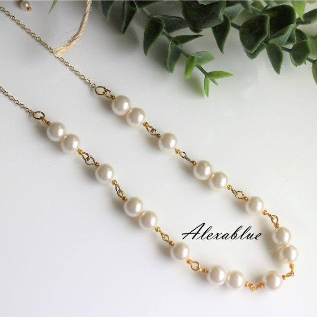Pearl choker bridal accessory