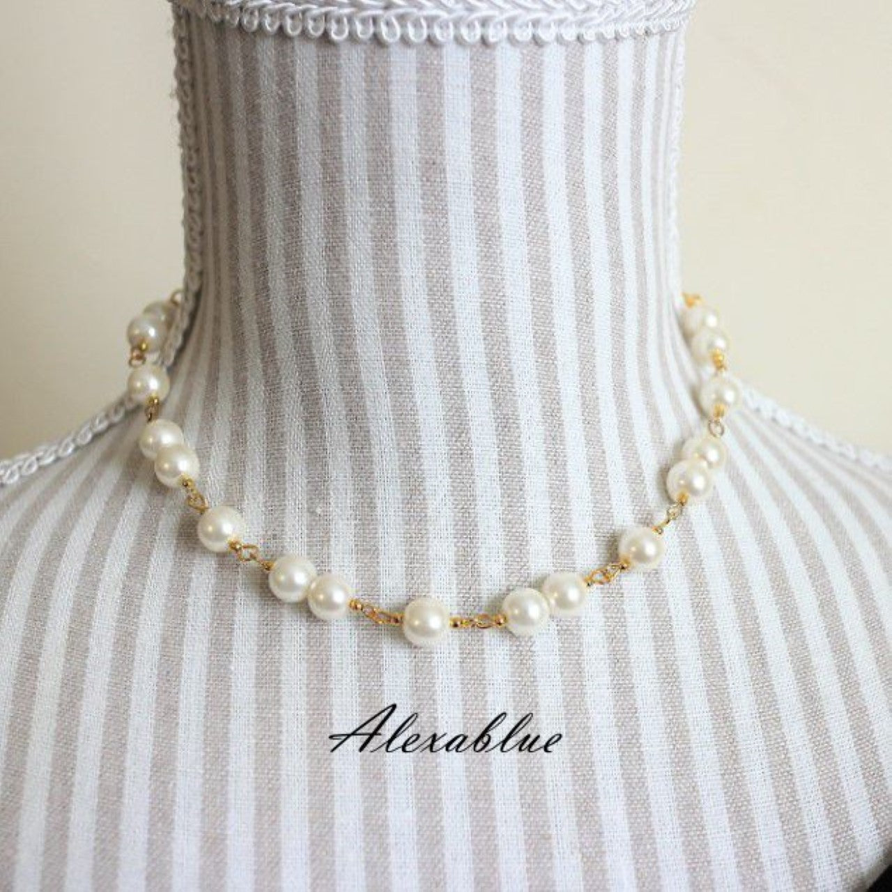 Pearl choker bridal accessory