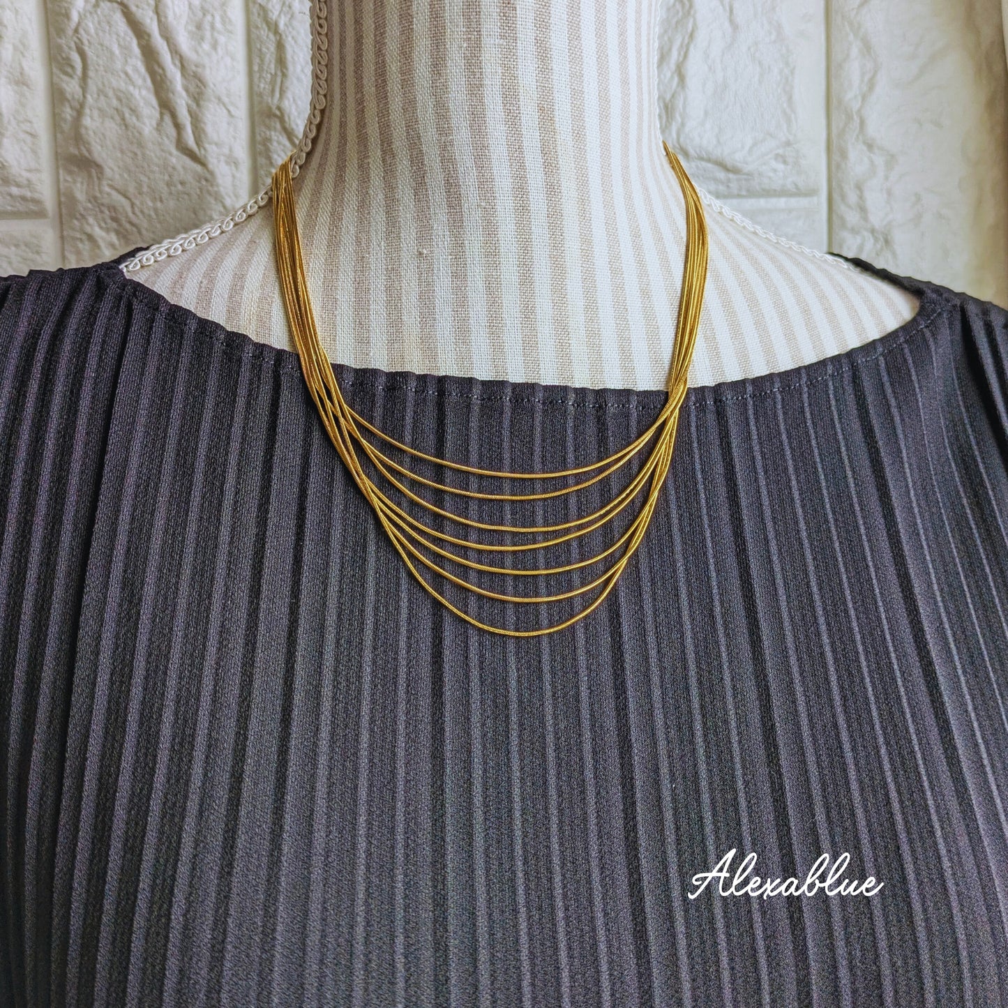 Voluminous 7-Strand Chain Necklace with Selectable Natural Stone