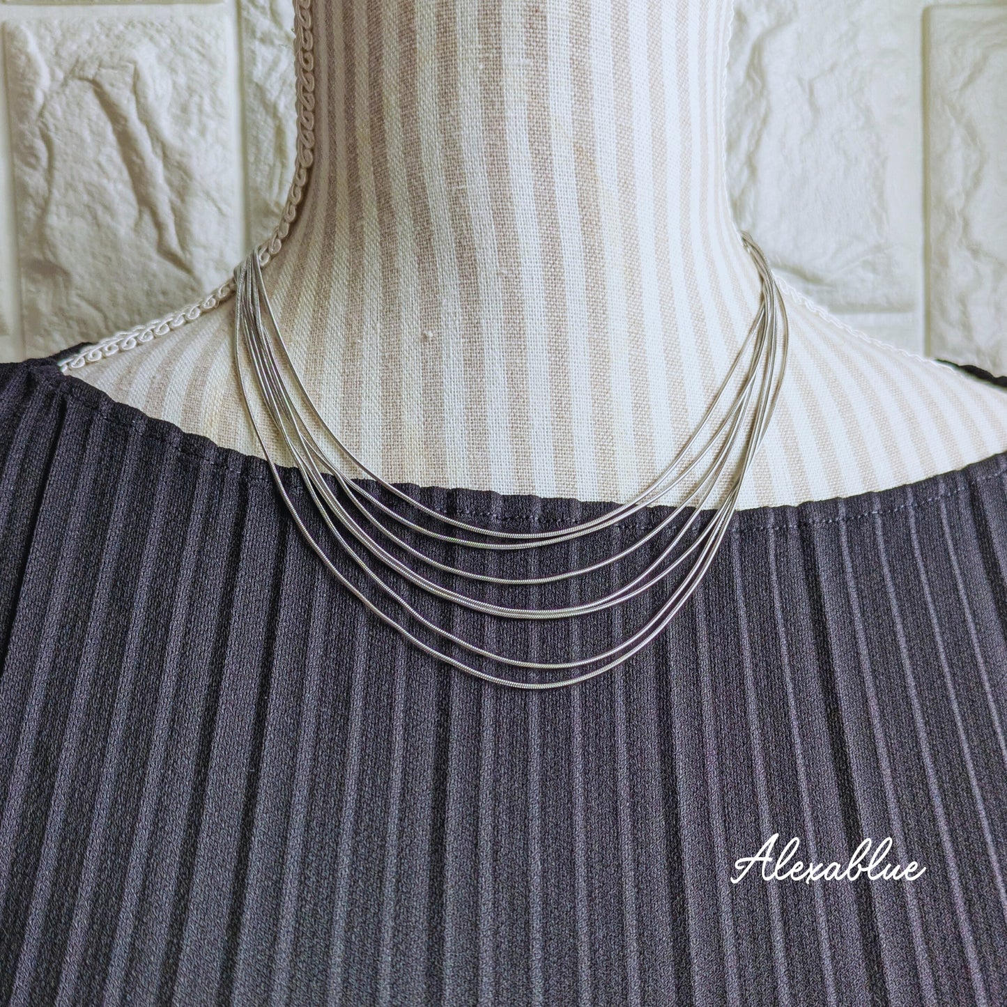 Voluminous 7-Strand Chain Necklace with Selectable Natural Stone