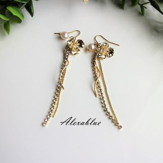 【洗練モダン】淡水パール＆ゴールドフラワーのラインストーンウェディングピアス / ブライダルアクセサリー・お呼ばれパーティー