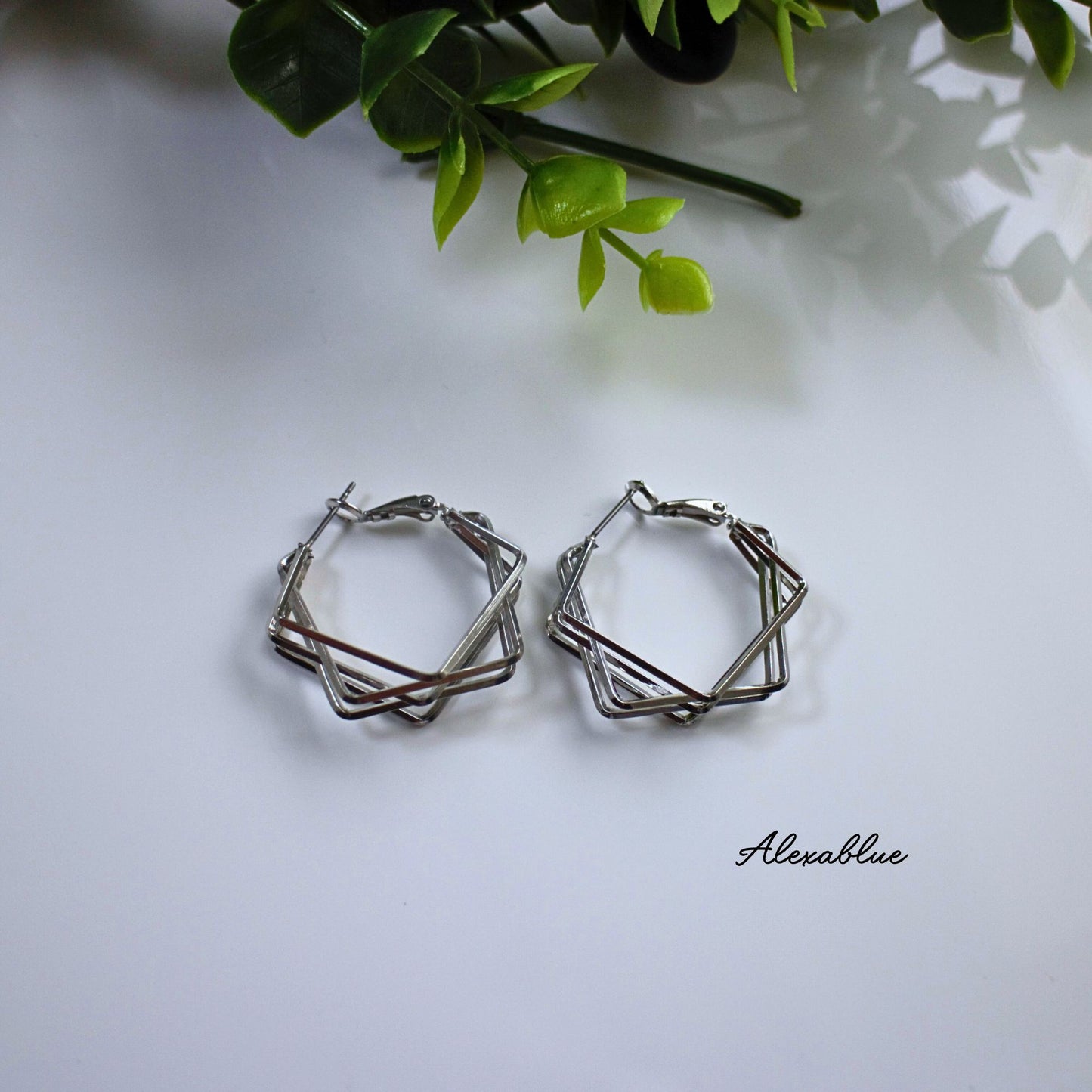 Choose your triple-square hoop earrings!