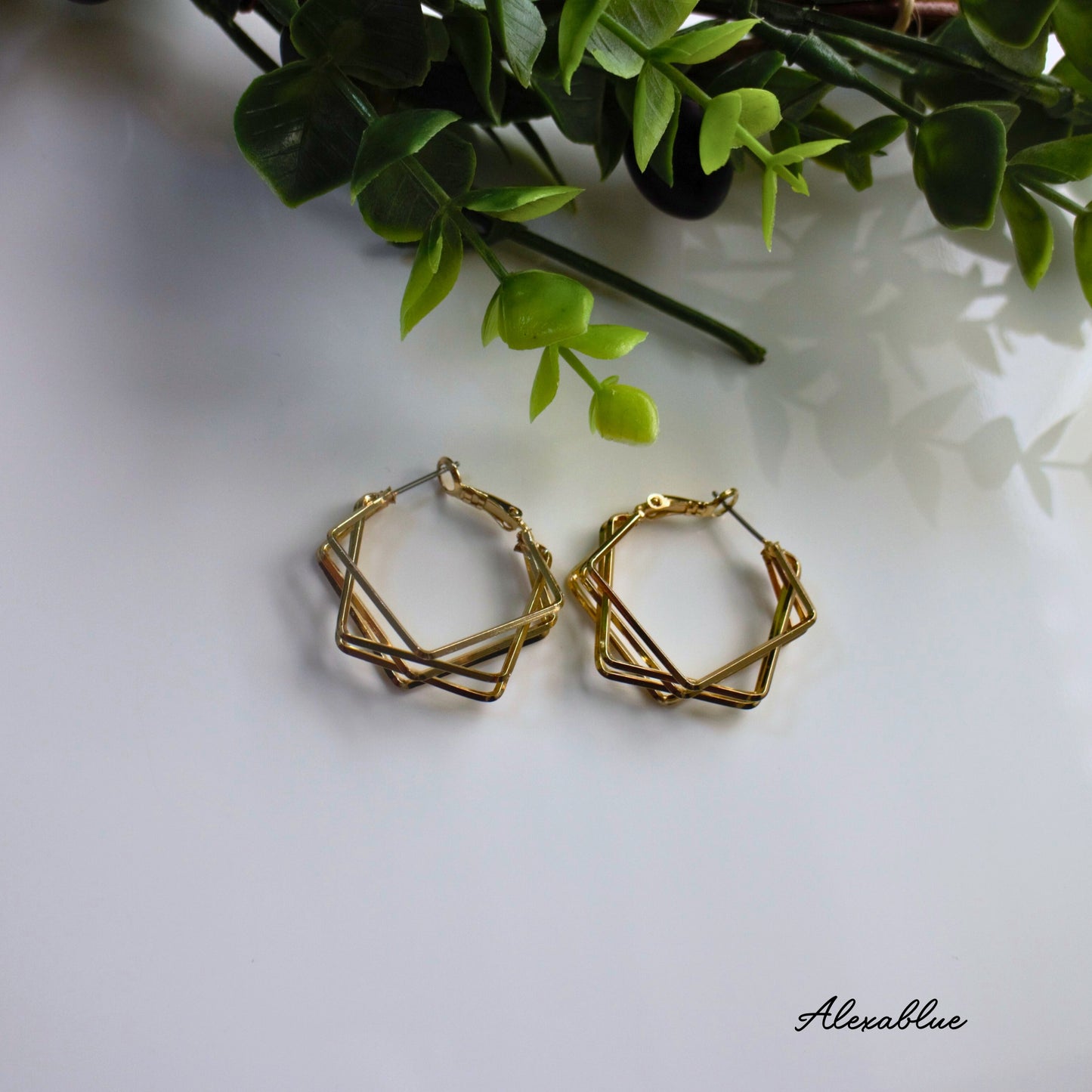 Choose your triple-square hoop earrings!