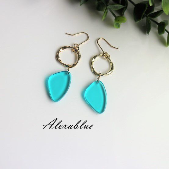 Blue petal pierced earrings