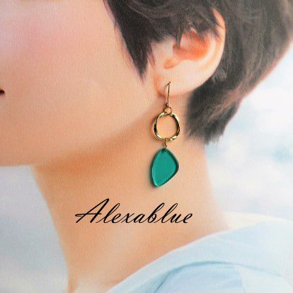 Blue petal pierced earrings