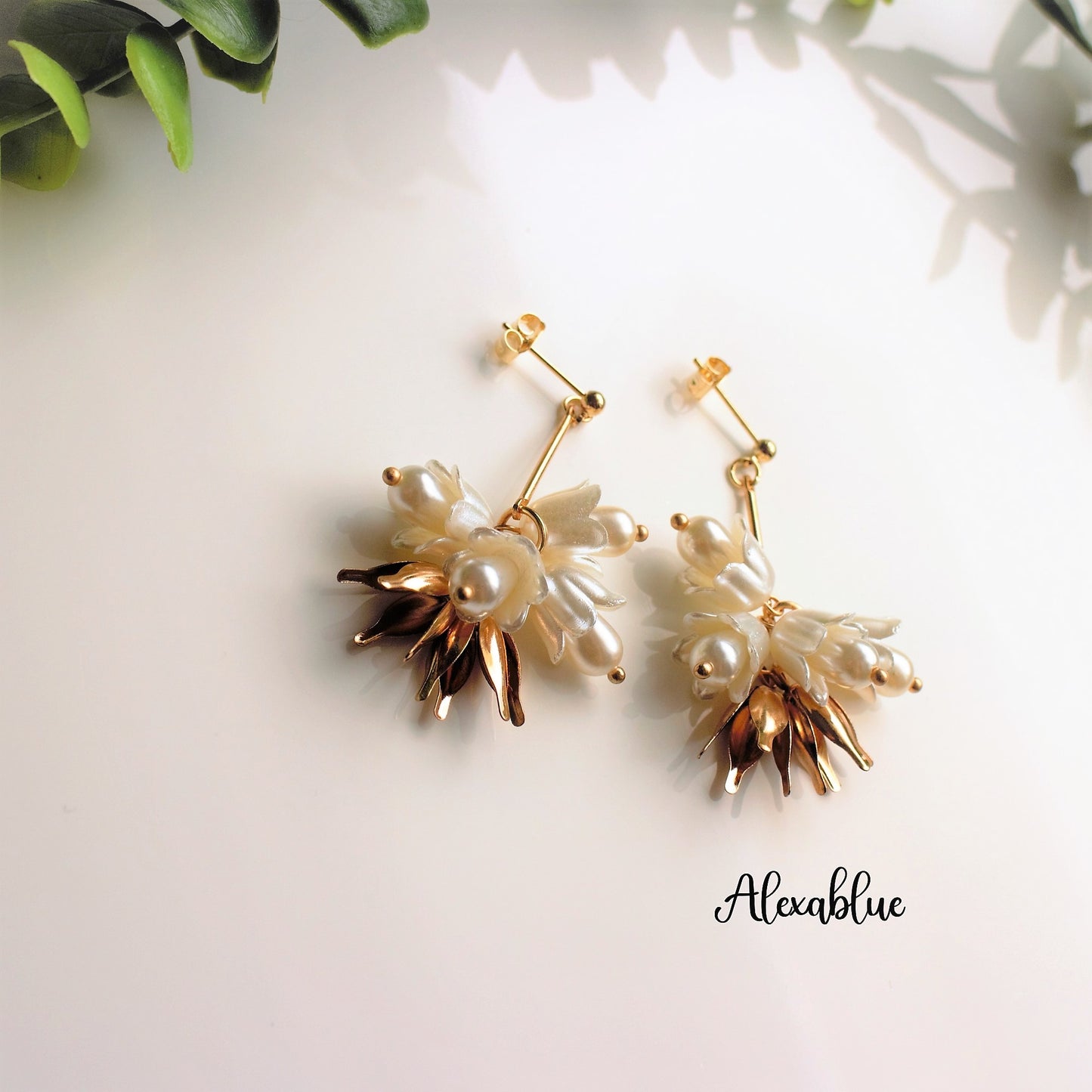 Wedding earrings, bridal earrings, white flower earrings, wedding earrings