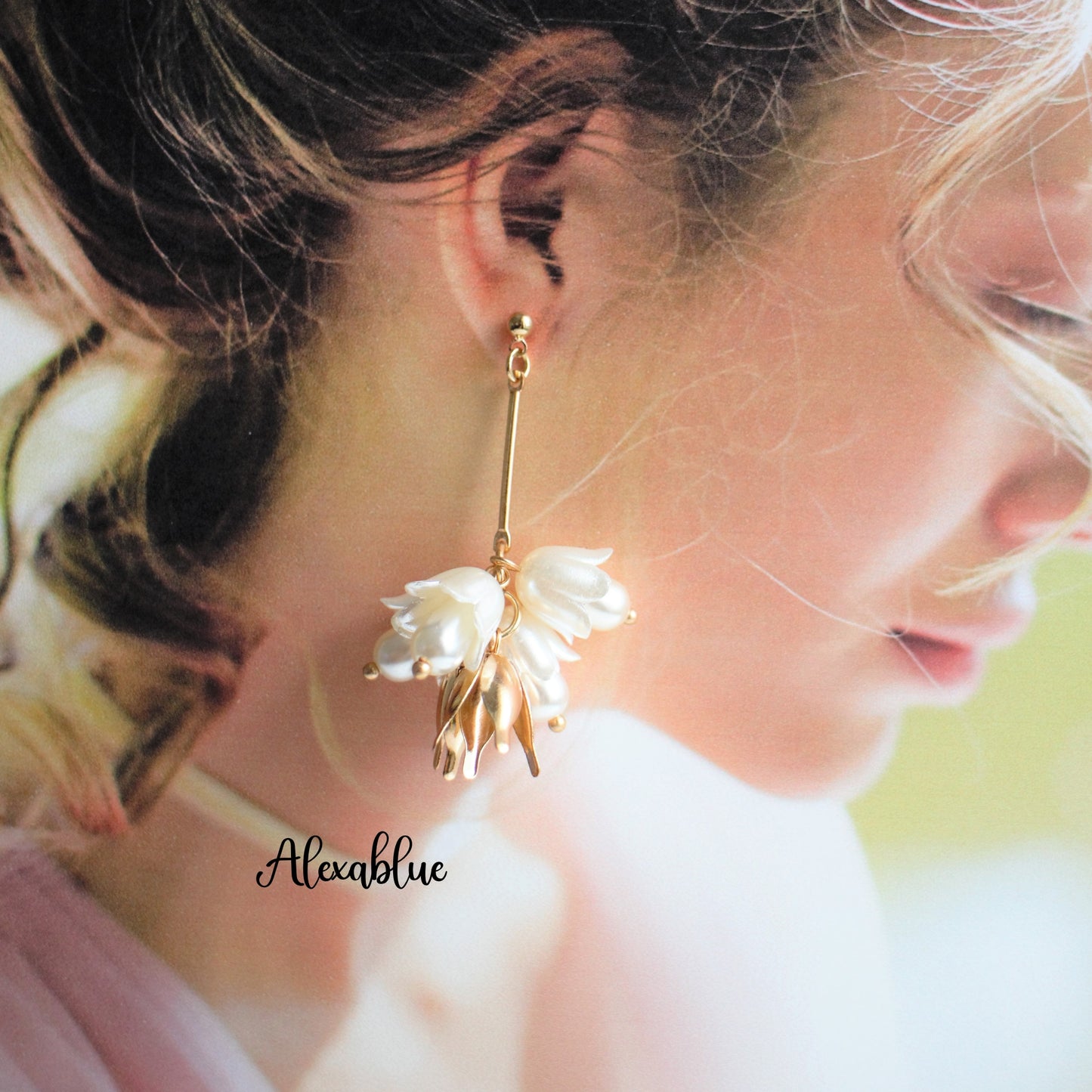 Wedding earrings, bridal earrings, white flower earrings, wedding earrings