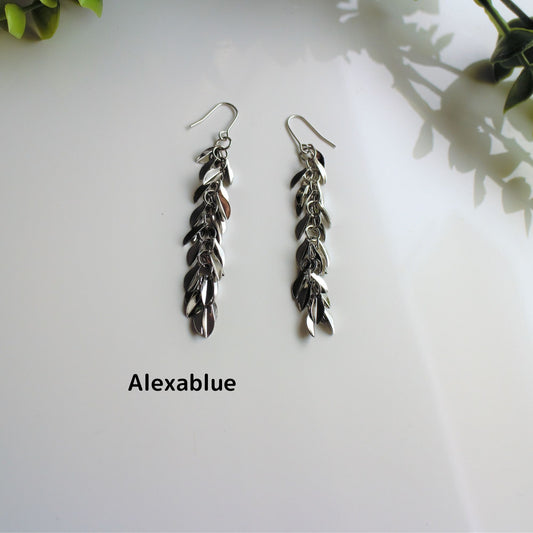 【洗練モダン】メタルリーフの立体スイングピアス / 辛口カジュアル・Metal Leaf Statement Earrings・ギフト