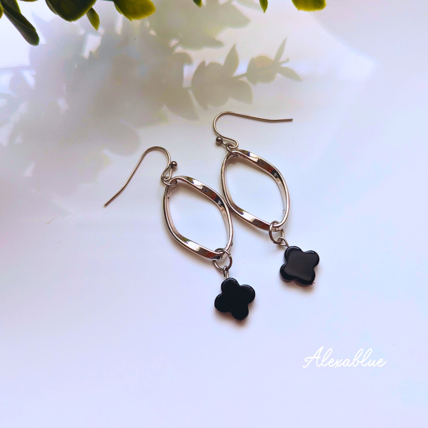 【2点セット】クローバーオニキスのピアス＆ネックレスセット / 大人女子アクセサリー・サージカルステンレス（金属アレルギー対応）