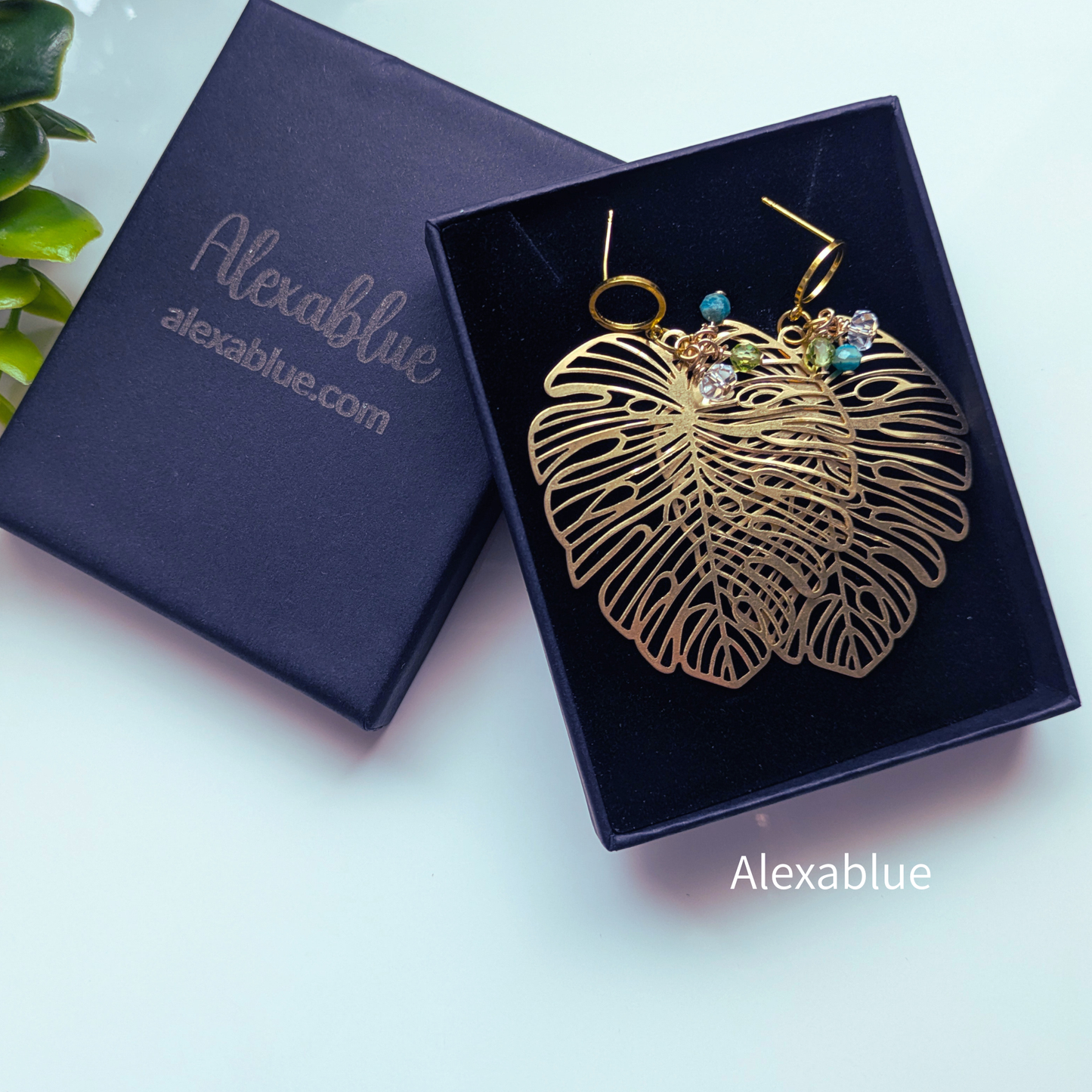 Monstera Charm Earrings｜Crystal / Amazonite / Peridot 大きめモンステラ×3種天然石｜4月＆8月の誕生石入りピアス
