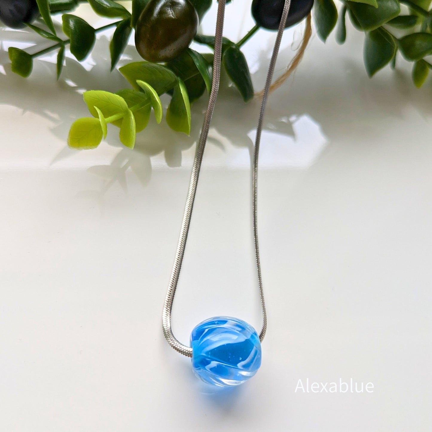 大ぶりガラス玉のステンレスネックレス / Large Glass Orb Stainless Steel Necklace