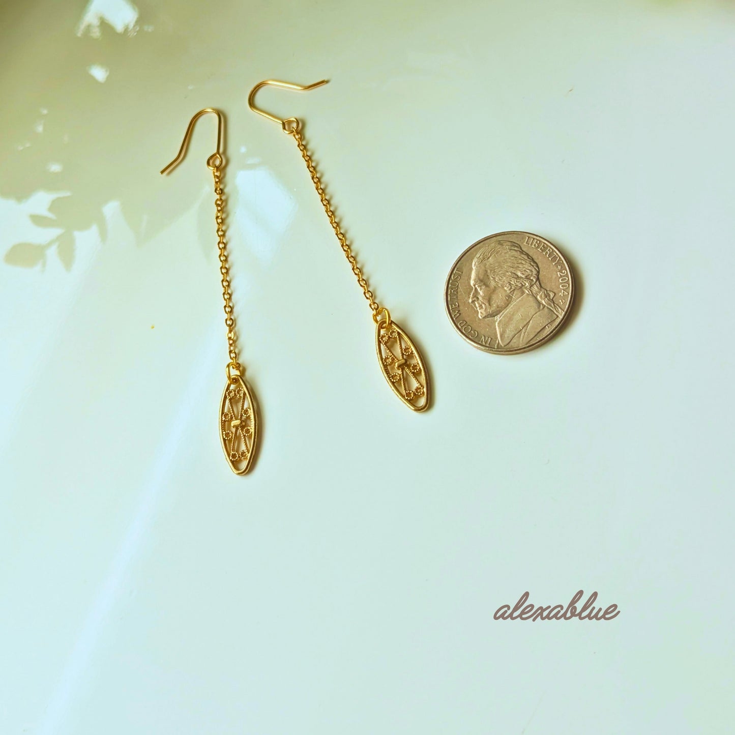 Chain Dangle Filigree Earrings | Elegant Swaying Design | Lightweight Accessory | K14gf, K10 Options Available | Free Shipping | Free Gift Wrapping