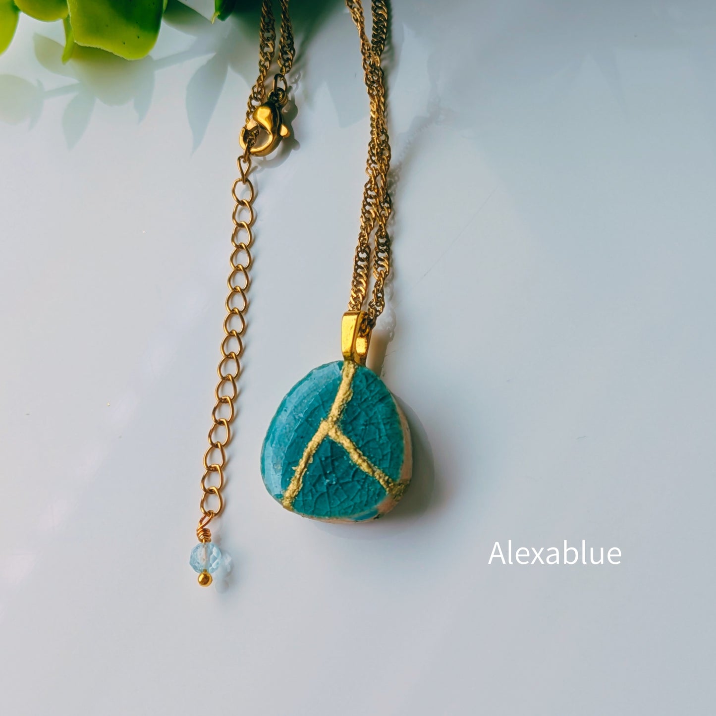 【金継ぎ】ブルー陶器とアクアマリンのネックレス / Blue Porcelain Kintsugi Necklace with Aquamarine