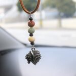Impression Stone natural stone car rearview mirror hanging with black onyx and feather design|天然石ブラックオニキスとフェザーの車用ルームミラーハンギング インディアンタイプ車内に飾った写真