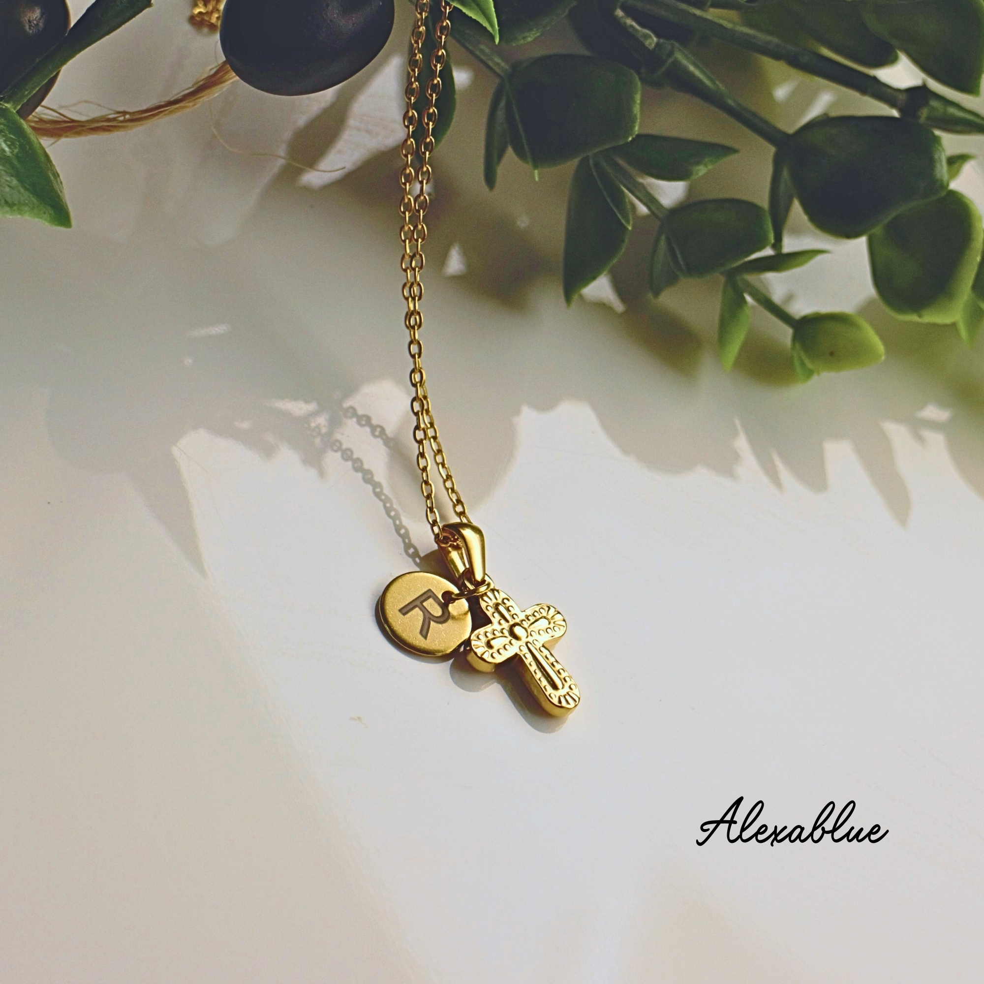 ユニセックス スモールクロス イニシャル ネックレス オニキス 8月誕生石 ステンレスネックレス ペアネックレス