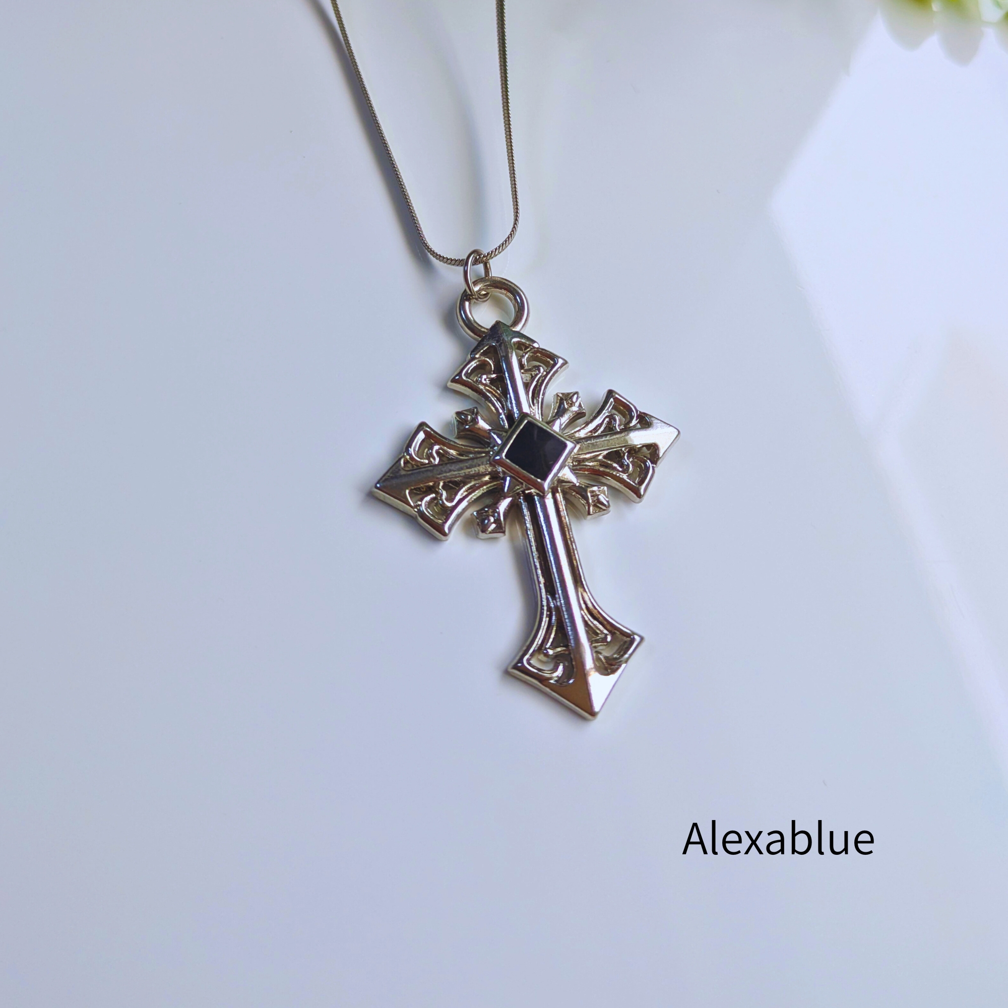 オニキス × ロングクロスネックレス｜ユニセックス ステンレス製 シンプル メンズ レディース ギフトにもおすすめ