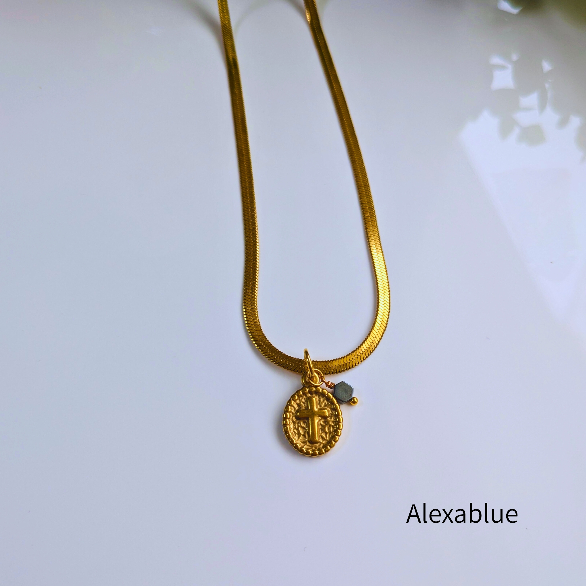 ヴィンテージ風メダリオンクロスチャーム × ヘマタイト × オニキス ステンレスネックレス