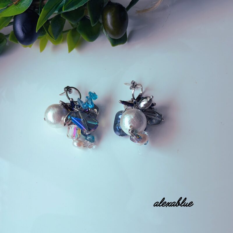 Apatite and iolite asymmetric earrings – one-of-a-kind design｜アパタイト×アイオライトの一点物アシンメトリーピアス 全体写真